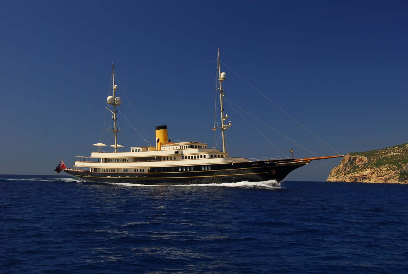 NERO - 2008 CORSAIR MARINE 295' 11